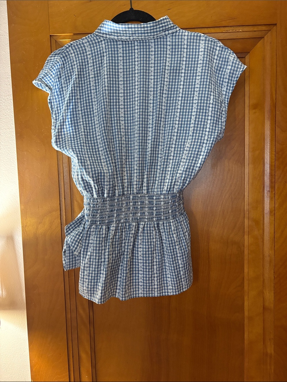 Max Studio Blue and White Gingham Tie-Waist Button-Down Top; sleeveless; M - Picture 7 of 11